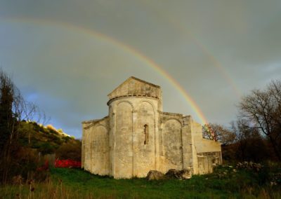 2° classificata ad ANGLONA PHOTOCONTEST- San Nicola di Silanis di Sedini sotto un doppio arcobaleno © Stefano Ligas